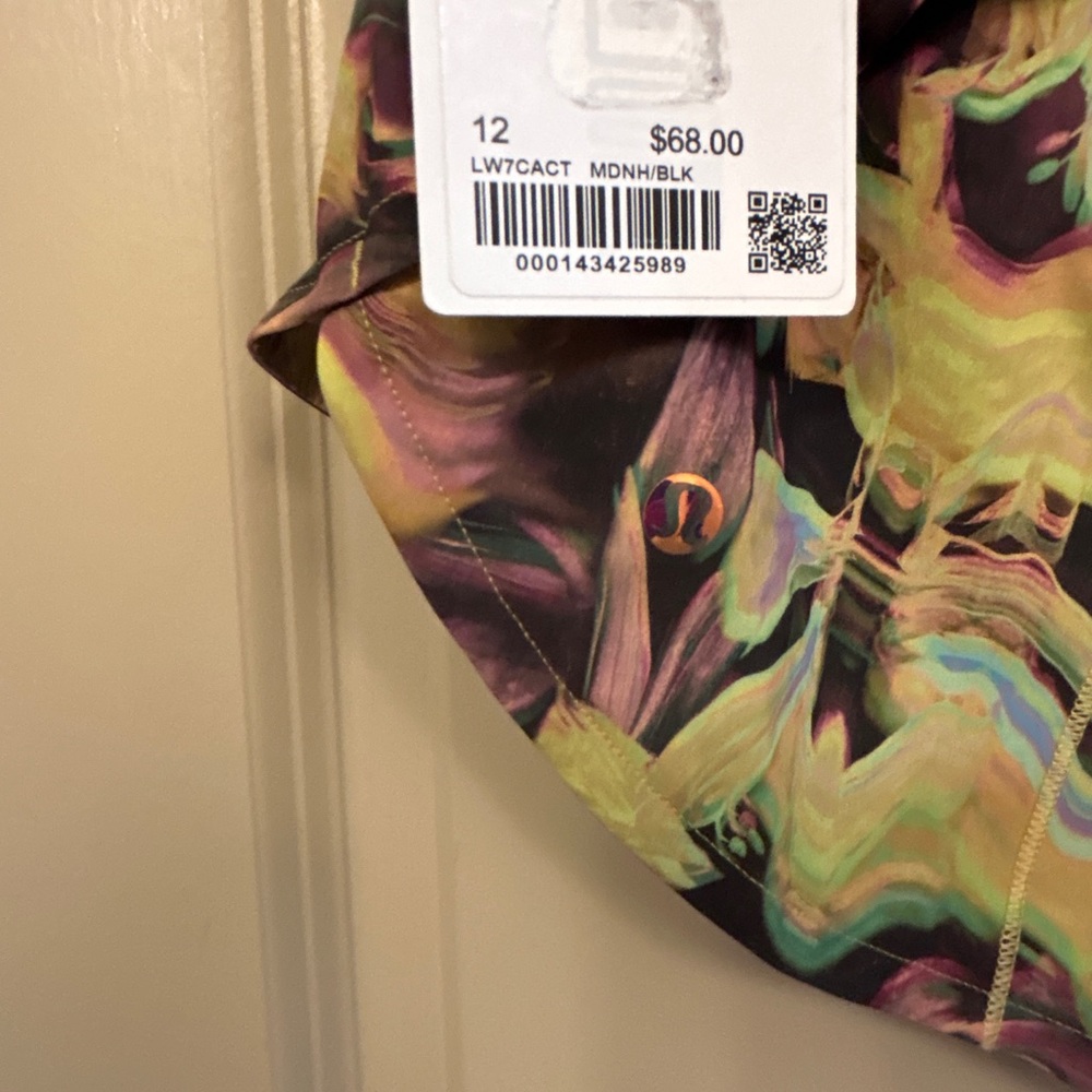 RARE lululemon patterned shorts! - Picture 4 of 10